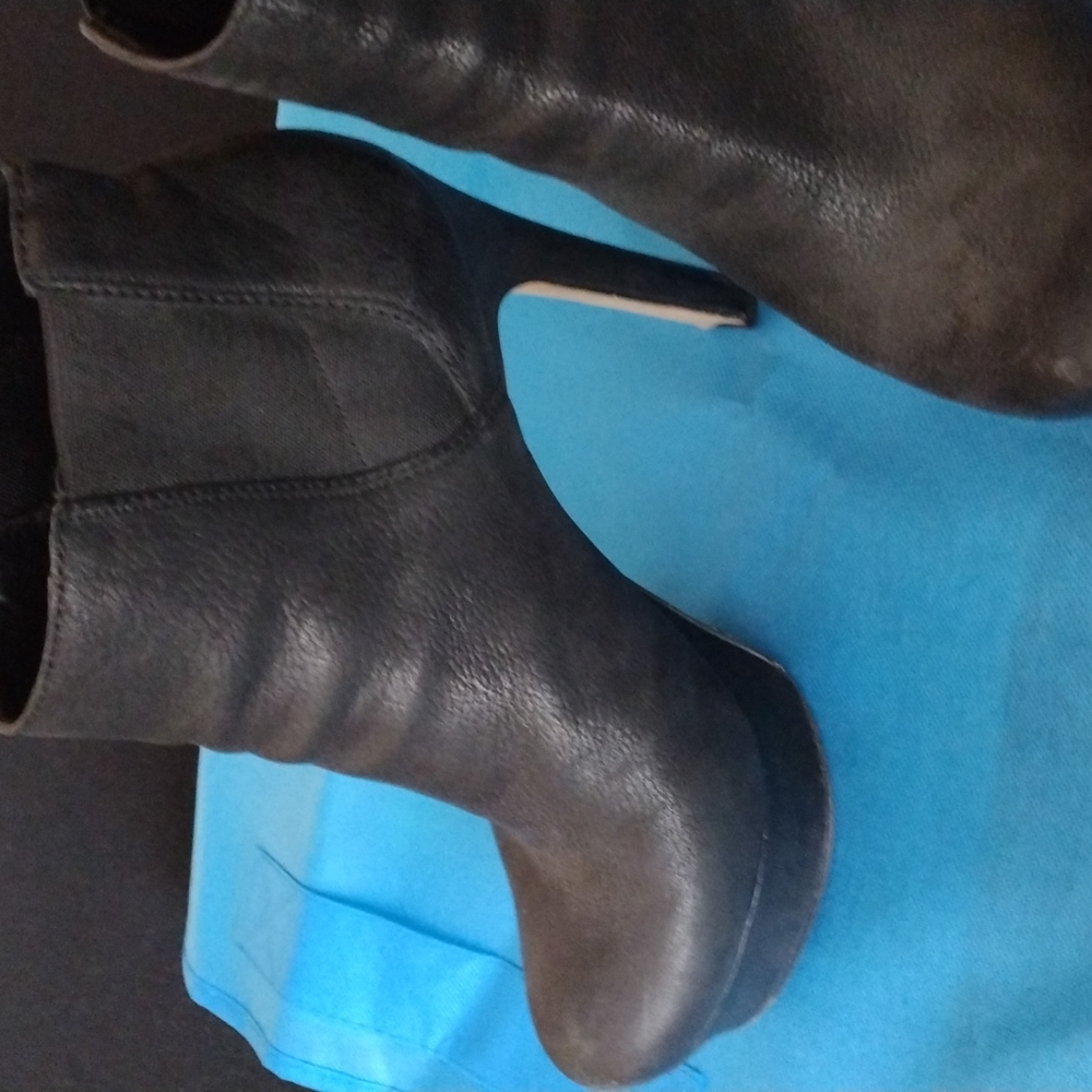 Vince Camuto platform leather pull on ankle boots in great condition - Picture 2 of 7